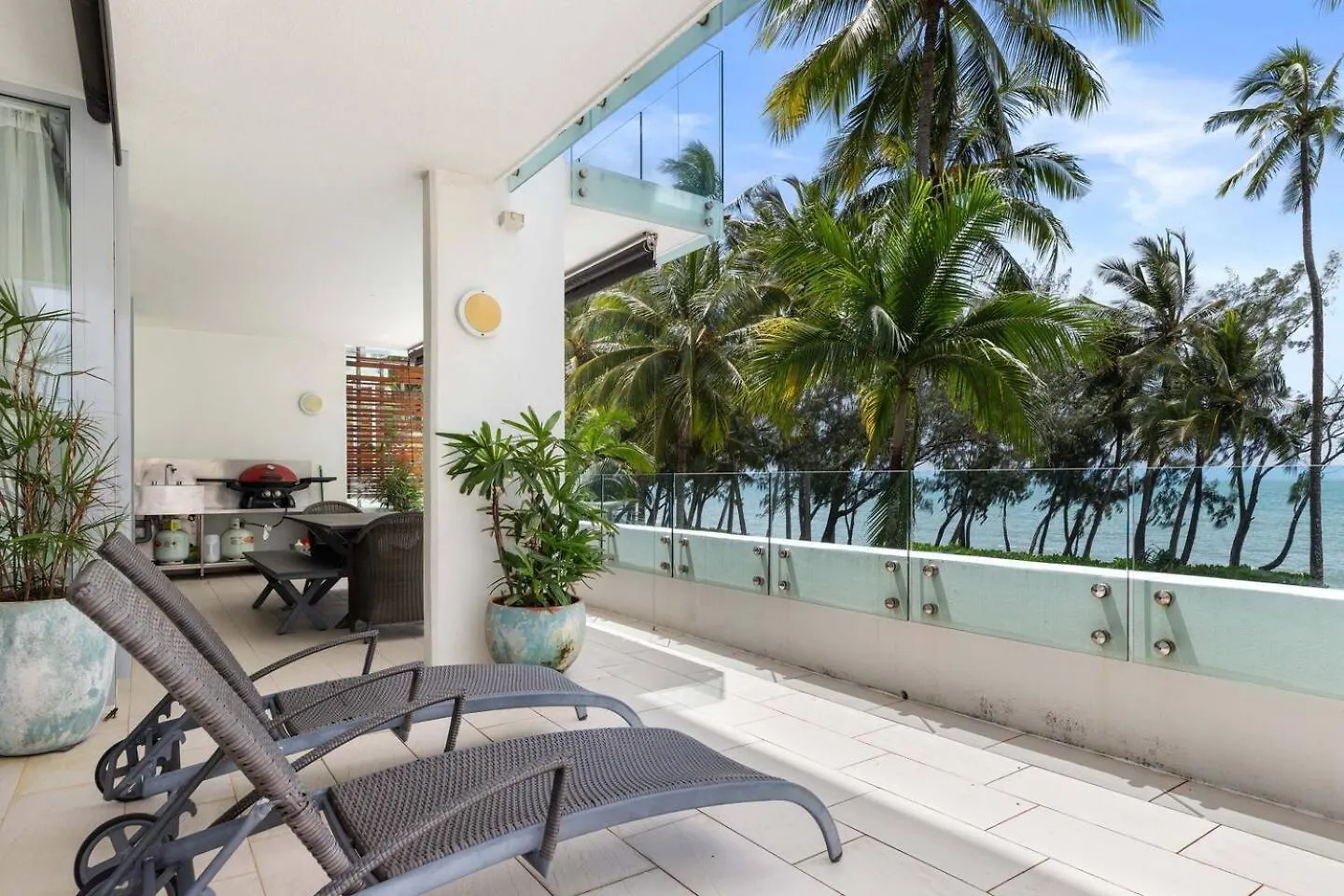 Drift Beachfront Oasis - A Panoramic Resort Getaway Palm Cove Australia